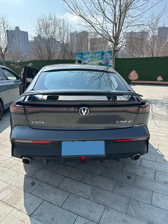 2023 ChangAn UNI-V 1.5T 188HP L4 7DCT,autocango,china used car exporter,china ev exporter,chinese used car exporter,chinese used ev exporter