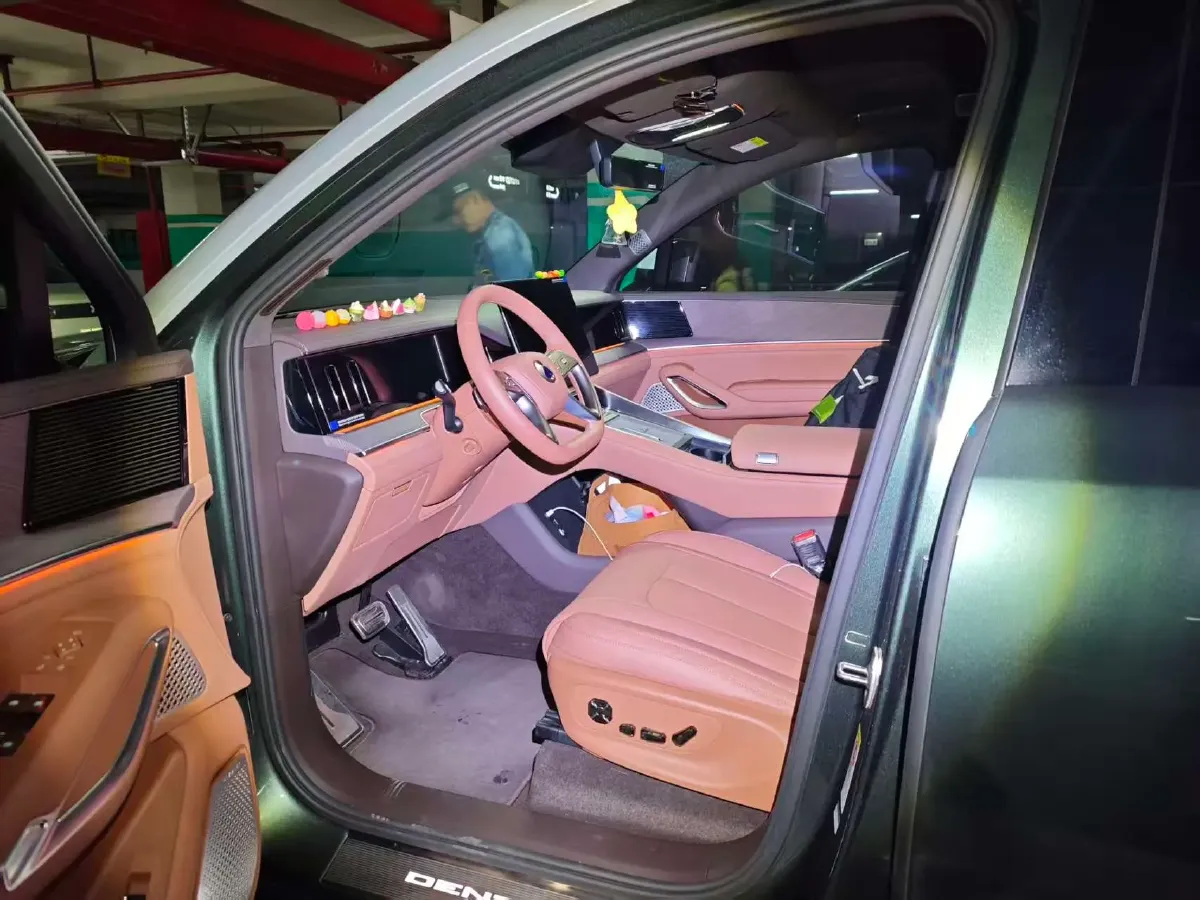 2026 Denza DenzaN9 2.0T 207HP L4 E-CVT PHEV,autocango,china used car exporter,china ev exporter,chinese used car exporter,chinese used ev exporter