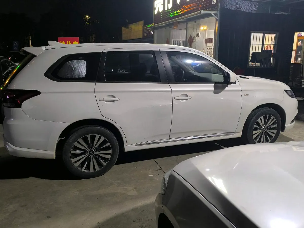 2020 Mitsubishi Outlander 2.0L 166HP L4 CVT,autocango,china used car exporter,china ev exporter,chinese used car exporter,chinese used ev exporter