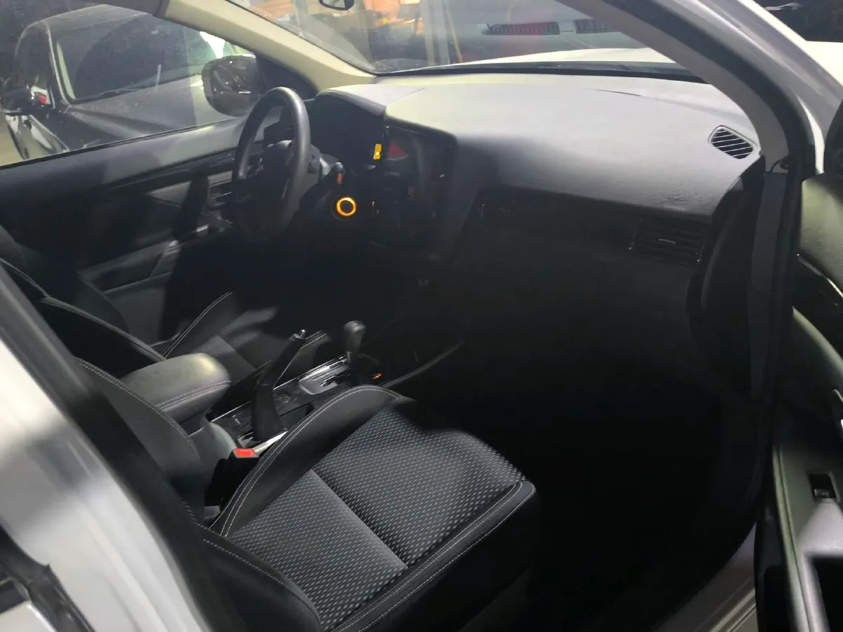 2020 Mitsubishi Outlander 2.0L 166HP L4 CVT,autocango,china used car exporter,china ev exporter,chinese used car exporter,chinese used ev exporter