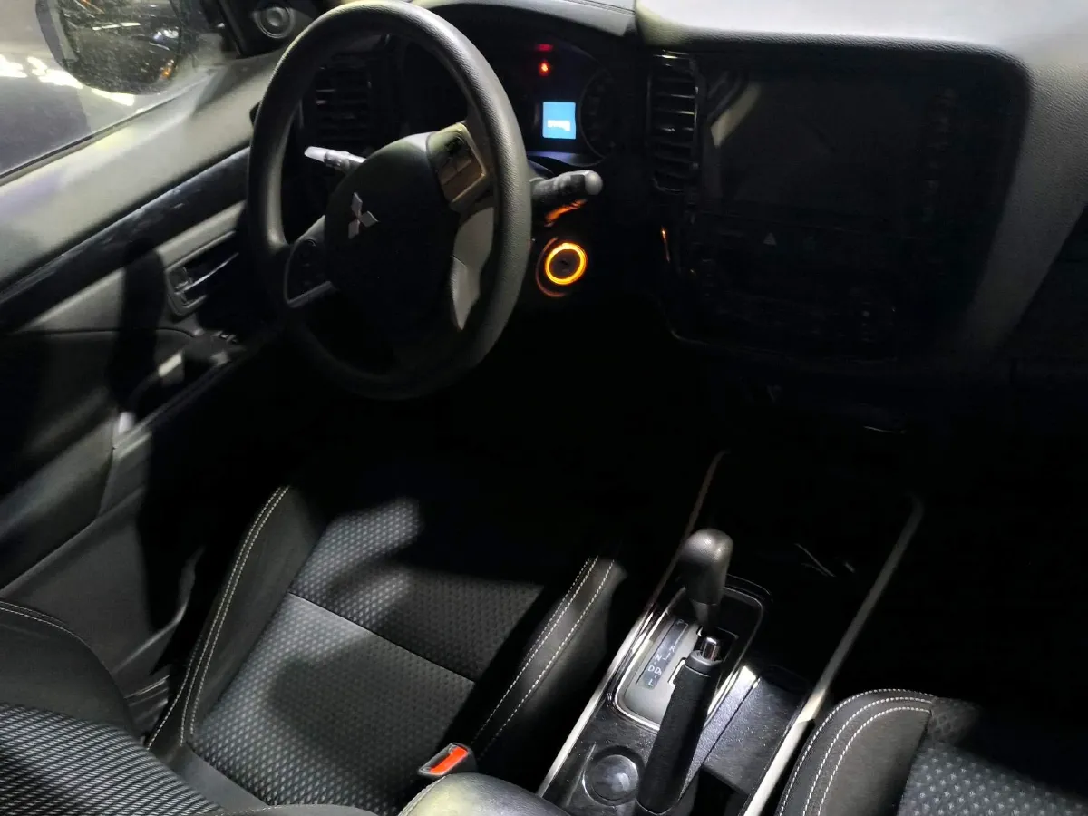 2020 Mitsubishi Outlander 2.0L 166HP L4 CVT,autocango,china used car exporter,china ev exporter,chinese used car exporter,chinese used ev exporter