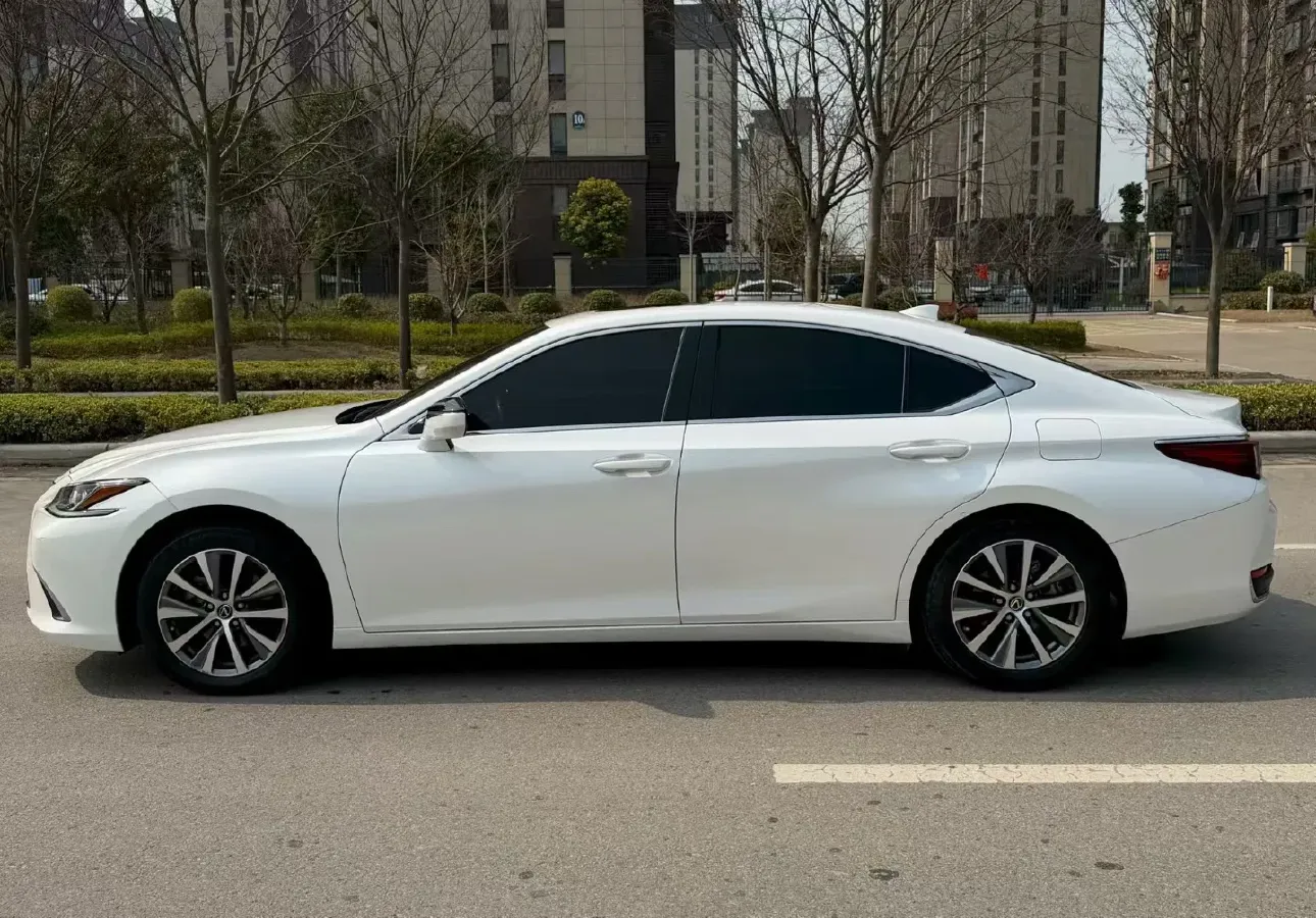 2020 Lexus ES 2.0L 173HP L4 CVT,autocango,china used car exporter,china ev exporter,chinese used car exporter,chinese used ev exporter