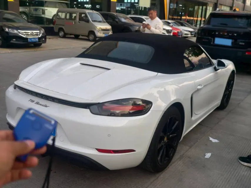 2022 Porsche 718 2.0T 250HP H4 7DCT,autocango,china used car exporter,china ev exporter,chinese used car exporter,chinese used ev exporter