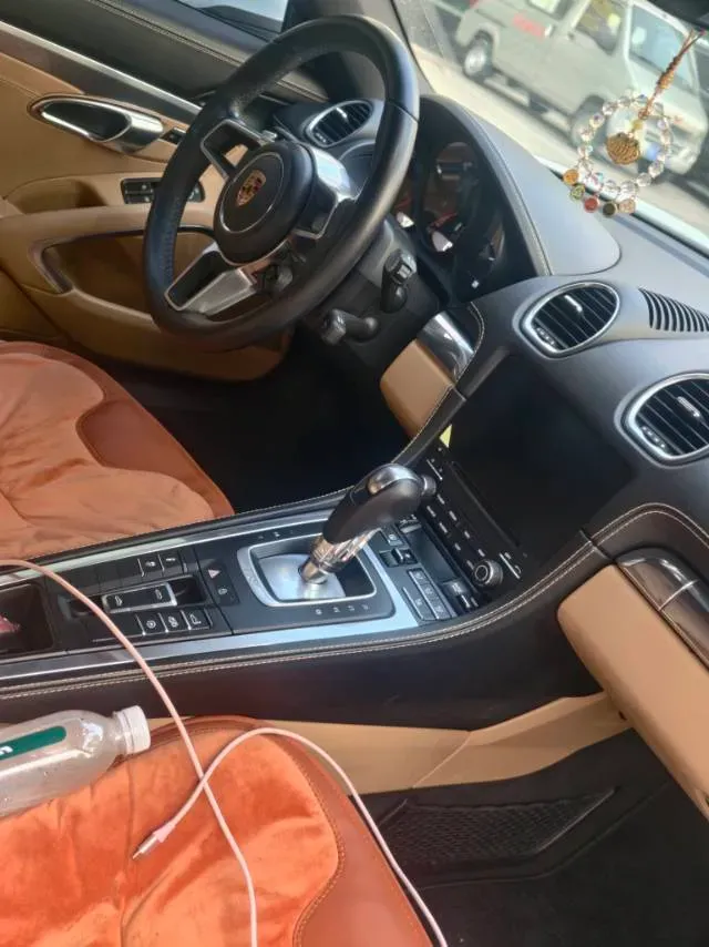 2022 Porsche 718 2.0T 250HP H4 7DCT,autocango,china used car exporter,china ev exporter,chinese used car exporter,chinese used ev exporter