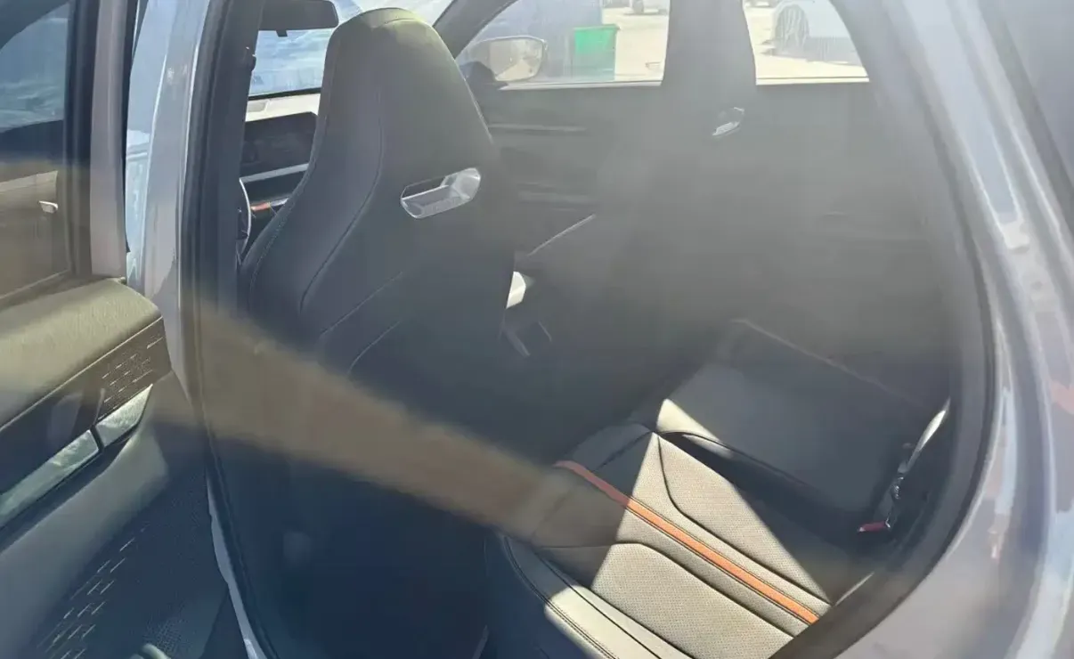 2024 ChangAn UNI-V 1.5T 188HP L4 7DCT,autocango,china used car exporter,china ev exporter,chinese used car exporter,chinese used ev exporter