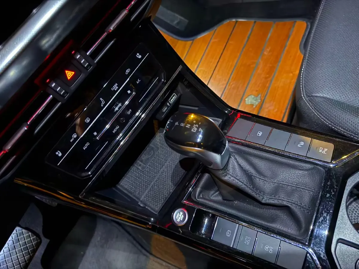 2023 Volkswagen Passat 2.0T 186HP L4 7DCT,autocango,china used car exporter,china ev exporter,chinese used car exporter,chinese used ev exporter