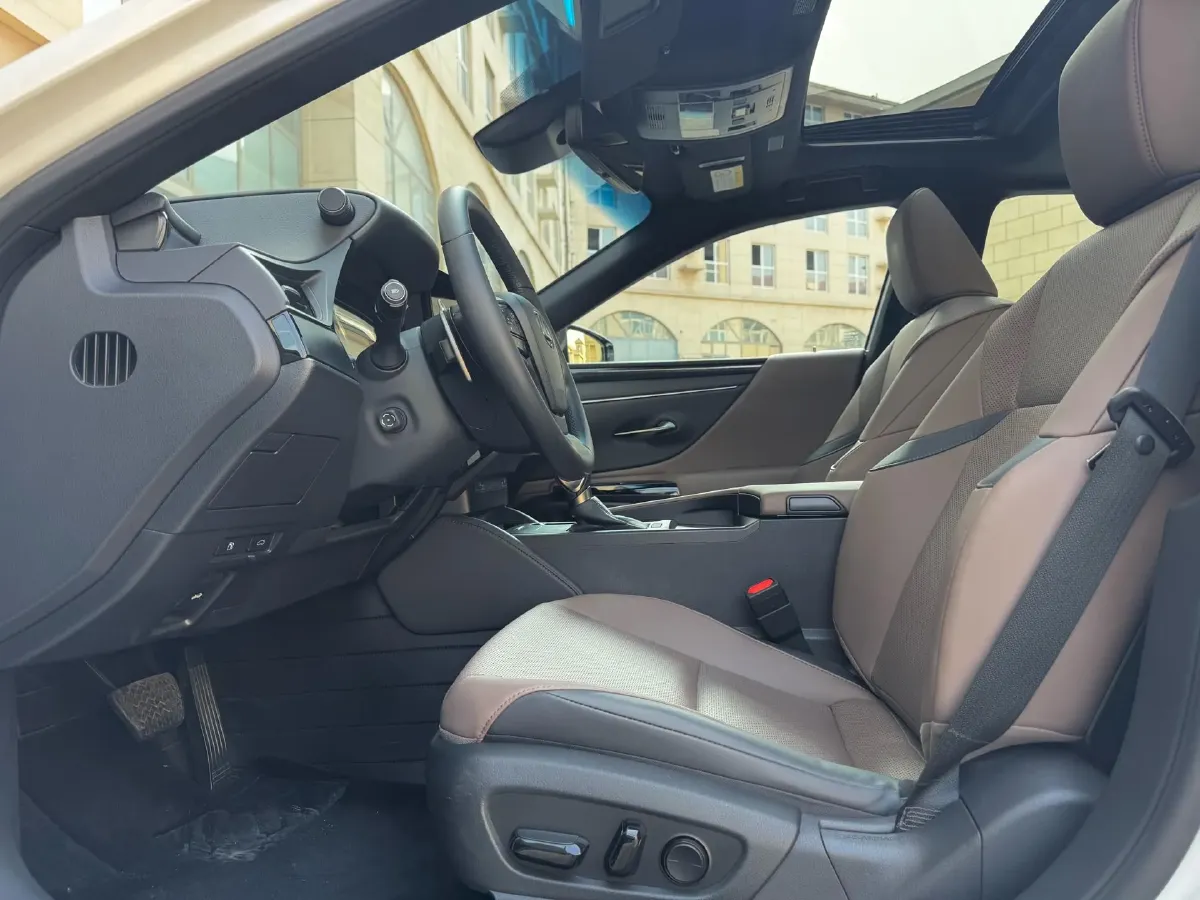 2023 Lexus ES 2.0L 173HP L4 CVT,autocango,china used car exporter,china ev exporter,chinese used car exporter,chinese used ev exporter