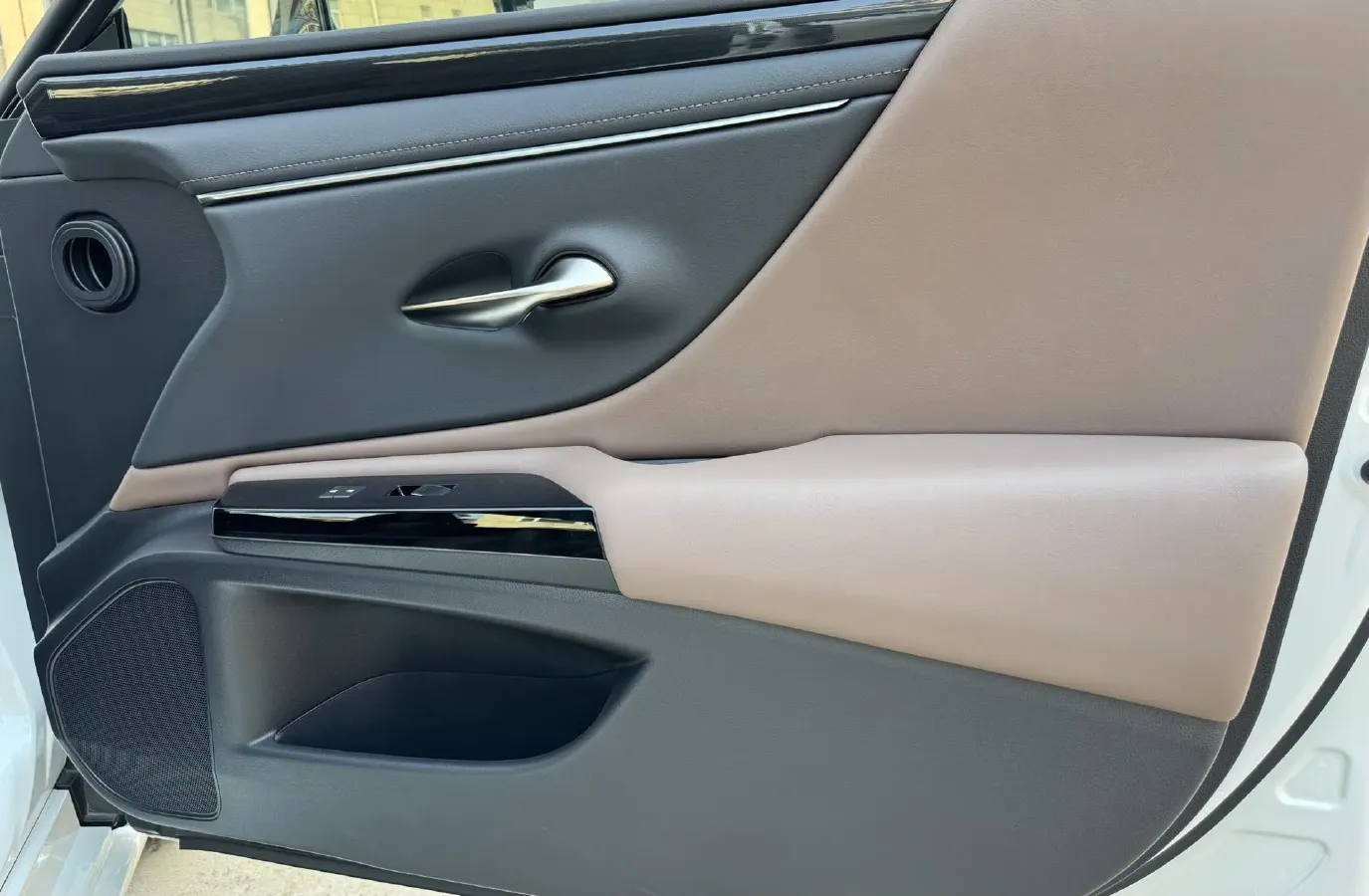 2023 Lexus ES 2.0L 173HP L4 CVT,autocango,china used car exporter,china ev exporter,chinese used car exporter,chinese used ev exporter