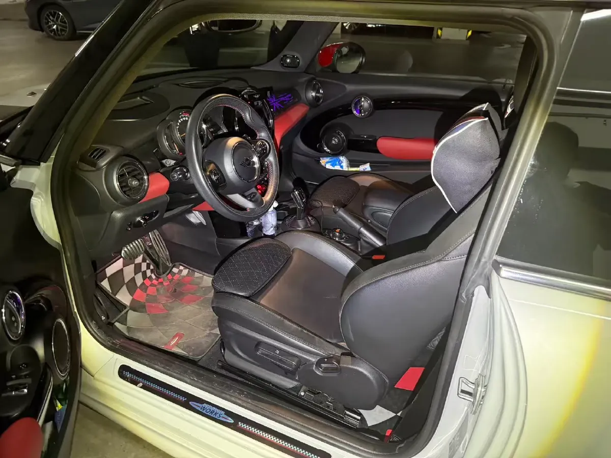 2020 MINI JCW 2.0T 231HP L4 8AT,autocango,china used car exporter,china ev exporter,chinese used car exporter,chinese used ev exporter