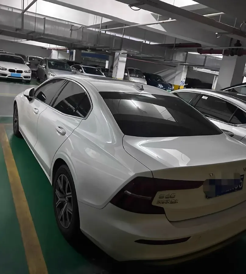 2023 Volvo S60 2.0T 197HP L4 7DCT,autocango,china used car exporter,china ev exporter,chinese used car exporter,chinese used ev exporter