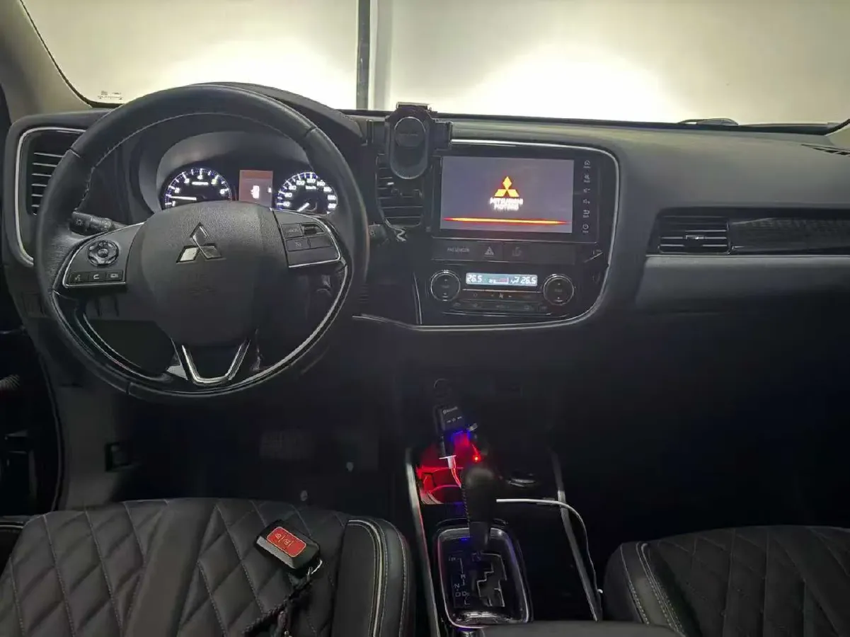 2021 Mitsubishi Outlander 2.0L 166HP L4 CVT,autocango,china used car exporter,china ev exporter,chinese used car exporter,chinese used ev exporter