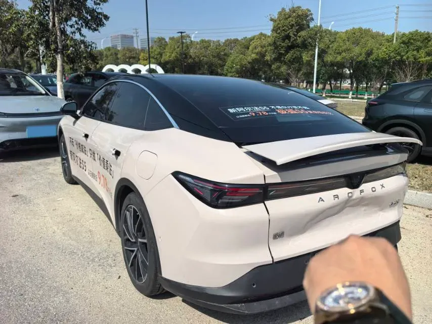 2024 ARCFOX αT5 BEV 79.2KWH,autocango,china used car exporter,china ev exporter,chinese used car exporter,chinese used ev exporter