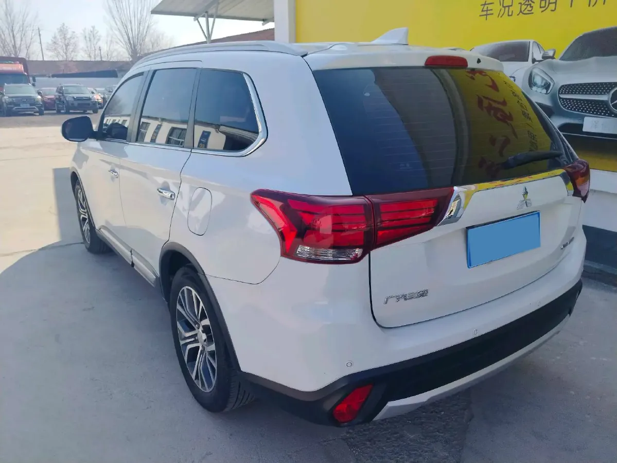 2018 Mitsubishi Outlander 2.4L 192HP L4 CVT,autocango,china used car exporter,china ev exporter,chinese used car exporter,chinese used ev exporter