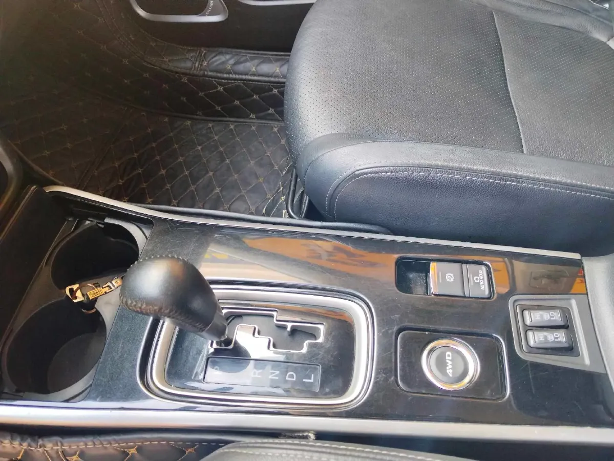 2018 Mitsubishi Outlander 2.4L 192HP L4 CVT,autocango,china used car exporter,china ev exporter,chinese used car exporter,chinese used ev exporter