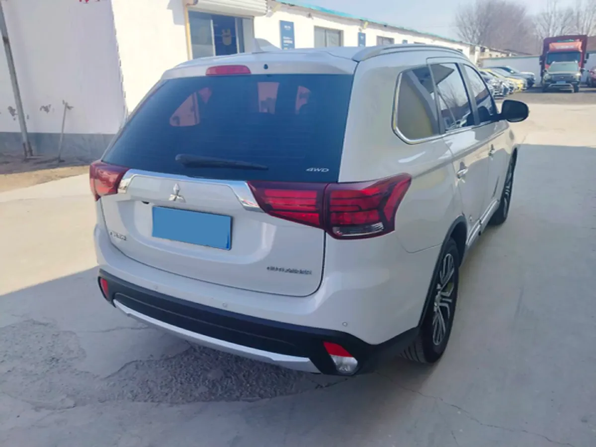 2018 Mitsubishi Outlander 2.4L 192HP L4 CVT,autocango,china used car exporter,china ev exporter,chinese used car exporter,chinese used ev exporter