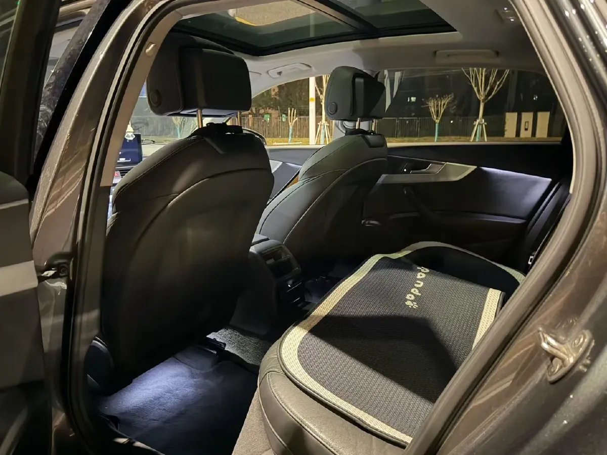 2020 Audi A4L 2.0T 190HP L4 7DCT,autocango,china used car exporter,china ev exporter,chinese used car exporter,chinese used ev exporter