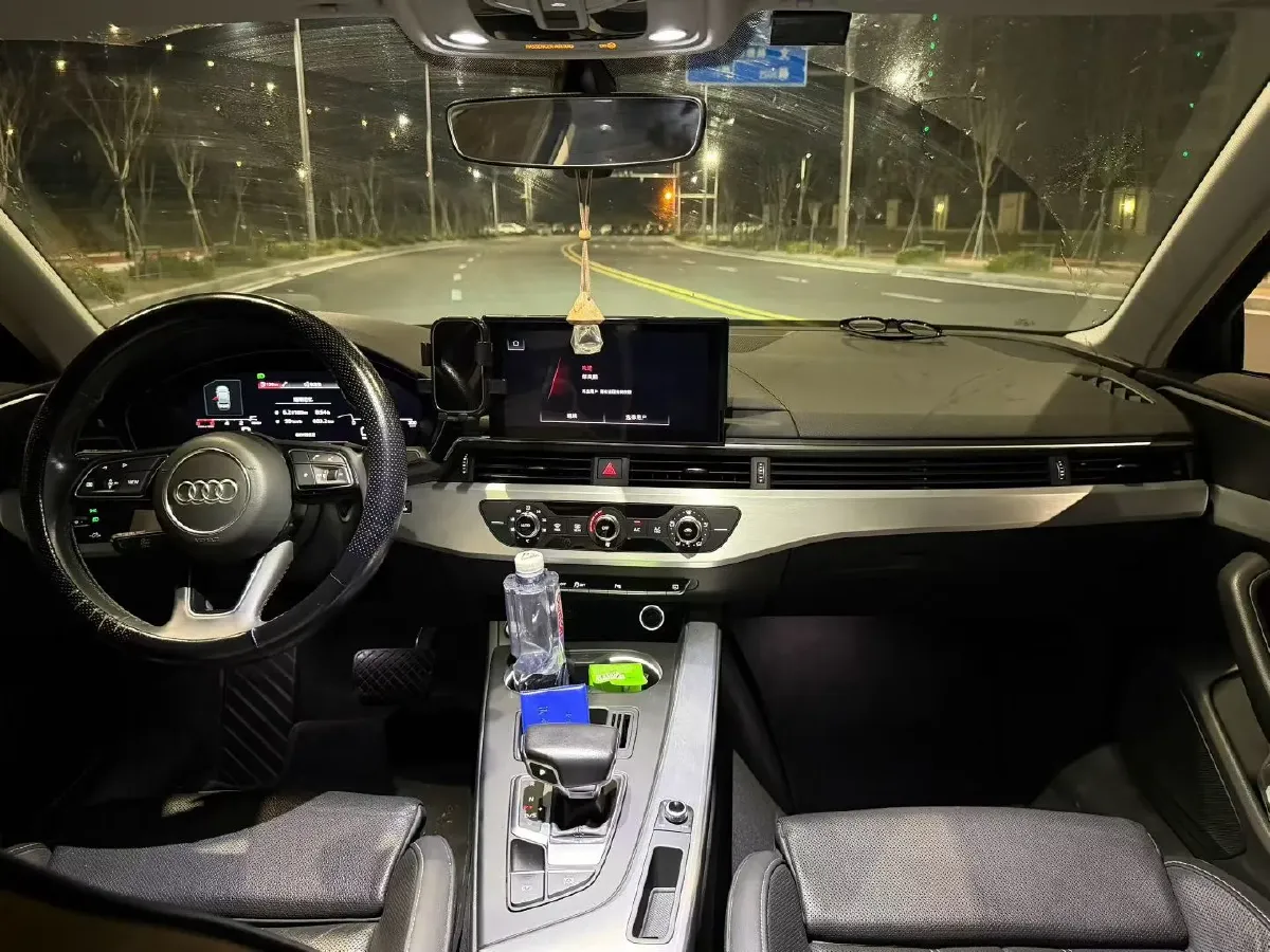 2020 Audi A4L 2.0T 190HP L4 7DCT,autocango,china used car exporter,china ev exporter,chinese used car exporter,chinese used ev exporter