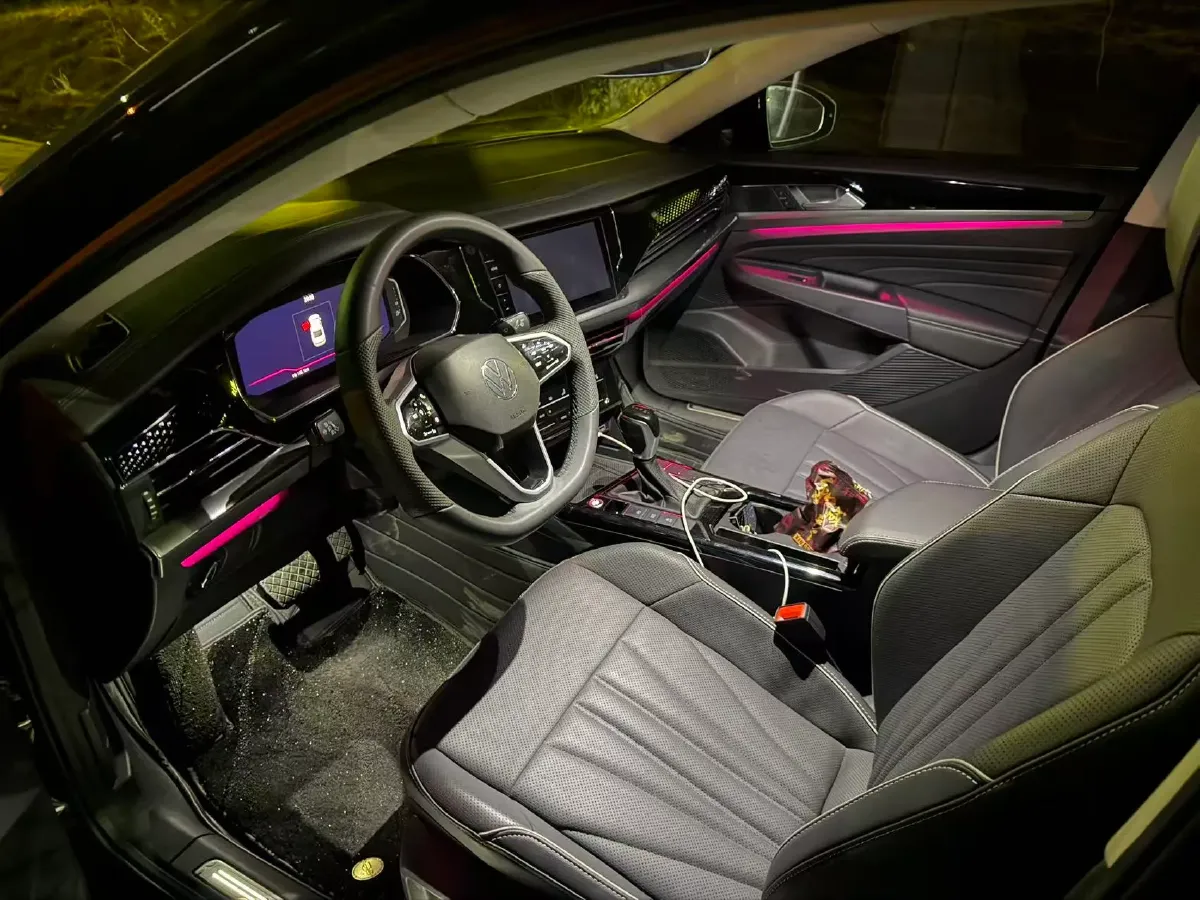 2024 Volkswagen Passat 2.0T 220HP L4 7DCT,autocango,china used car exporter,china ev exporter,chinese used car exporter,chinese used ev exporter