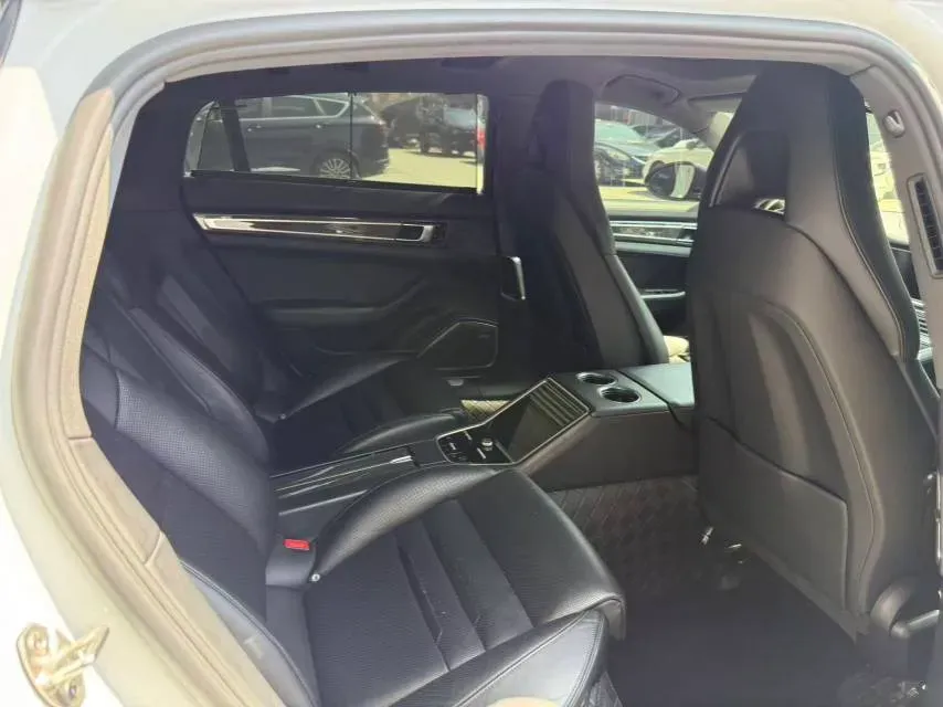 2019 Porsche Panamera 2.9T 330HP V6 8DCT,autocango,china used car exporter,china ev exporter,chinese used car exporter,chinese used ev exporter