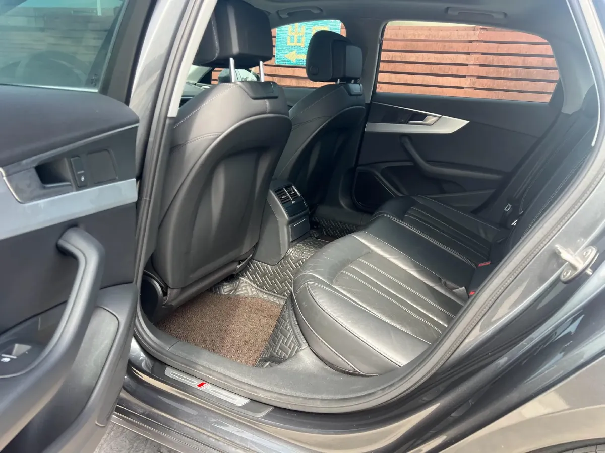 2020 Audi A4L 2.0T 190HP L4 7DCT,autocango,china used car exporter,china ev exporter,chinese used car exporter,chinese used ev exporter