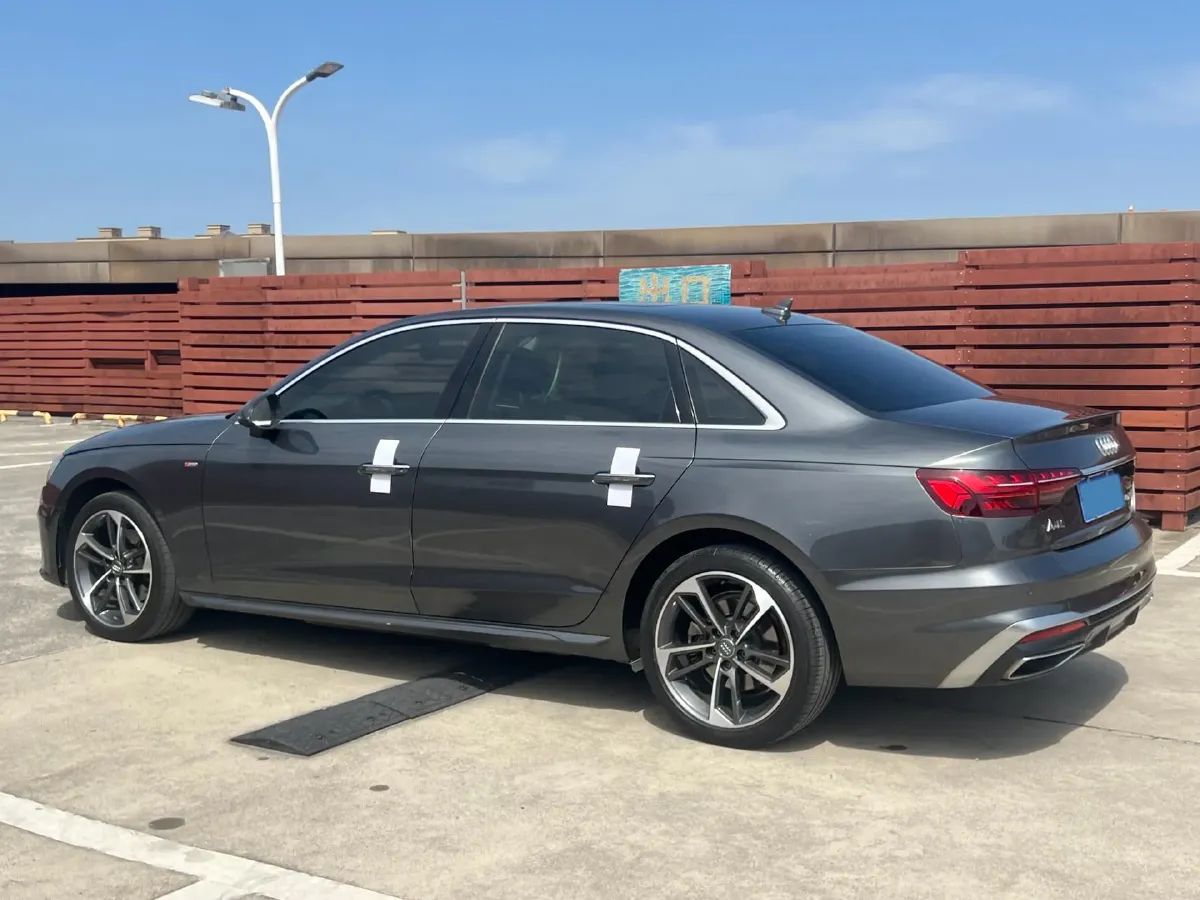 2020 Audi A4L 2.0T 190HP L4 7DCT,autocango,china used car exporter,china ev exporter,chinese used car exporter,chinese used ev exporter