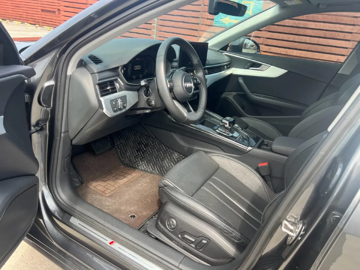 2020 Audi A4L 2.0T 190HP L4 7DCT,autocango,china used car exporter,china ev exporter,chinese used car exporter,chinese used ev exporter