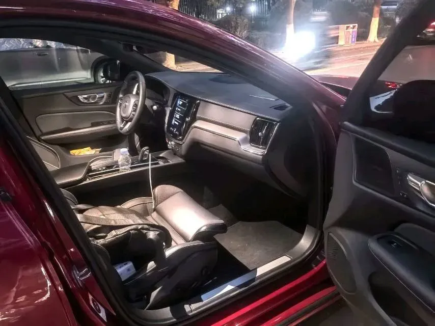 2022 Volvo S60 2.0T 250HP L4 8AT,autocango,china used car exporter,china ev exporter,chinese used car exporter,chinese used ev exporter