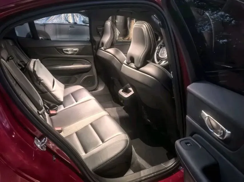 2022 Volvo S60 2.0T 250HP L4 8AT,autocango,china used car exporter,china ev exporter,chinese used car exporter,chinese used ev exporter