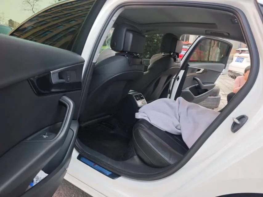 2020 Audi A4L 2.0T 190HP L4 7DCT,autocango,china used car exporter,china ev exporter,chinese used car exporter,chinese used ev exporter