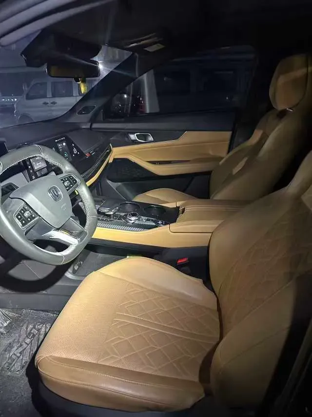 2021 ChangAn UNI-K 2.0T 233HP L4 8AT,autocango,china used car exporter,china ev exporter,chinese used car exporter,chinese used ev exporter