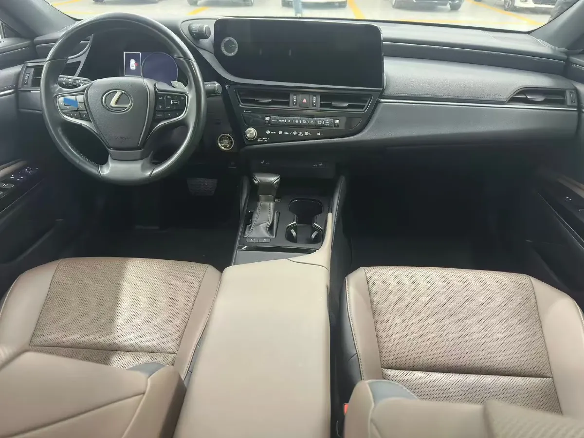 2023 Lexus ES 2.5L 204HP L4 8AT,autocango,china used car exporter,china ev exporter,chinese used car exporter,chinese used ev exporter