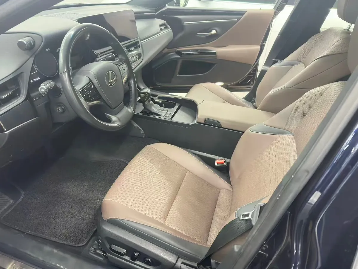 2023 Lexus ES 2.5L 204HP L4 8AT,autocango,china used car exporter,china ev exporter,chinese used car exporter,chinese used ev exporter