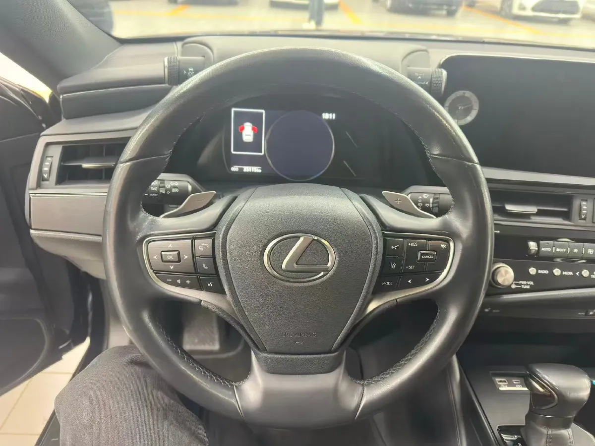 2023 Lexus ES 2.5L 204HP L4 8AT,autocango,china used car exporter,china ev exporter,chinese used car exporter,chinese used ev exporter