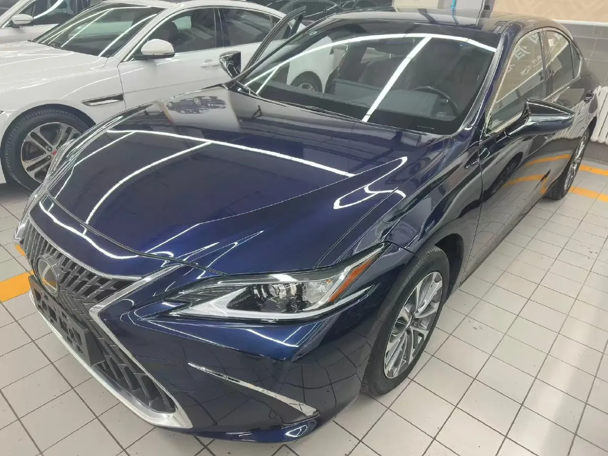 2023 Lexus ES 2.5L 204HP L4 8AT,autocango,china used car exporter,china ev exporter,chinese used car exporter,chinese used ev exporter