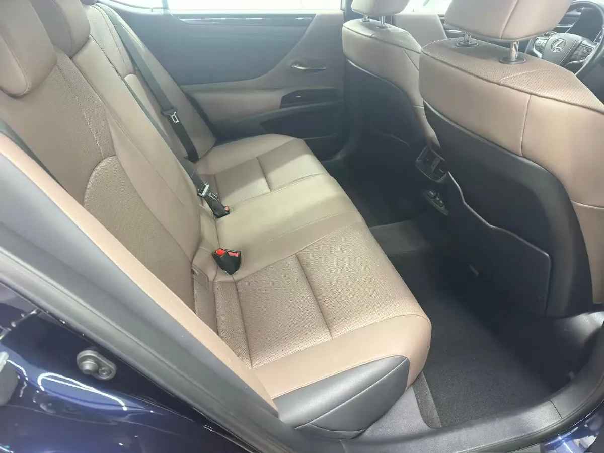 2023 Lexus ES 2.5L 204HP L4 8AT,autocango,china used car exporter,china ev exporter,chinese used car exporter,chinese used ev exporter