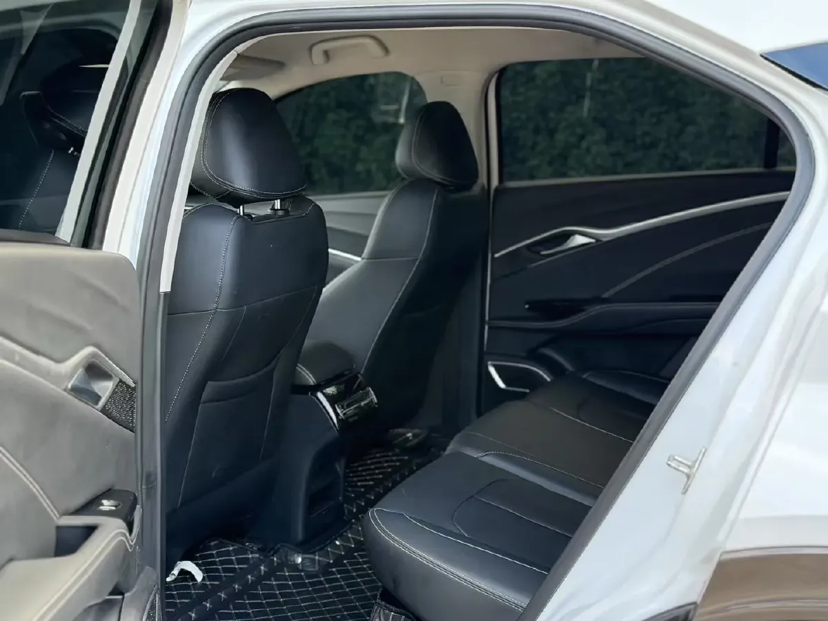 2022 Venucia Grand V 1.5T 190HP L4 7DCT,autocango,china used car exporter,china ev exporter,chinese used car exporter,chinese used ev exporter