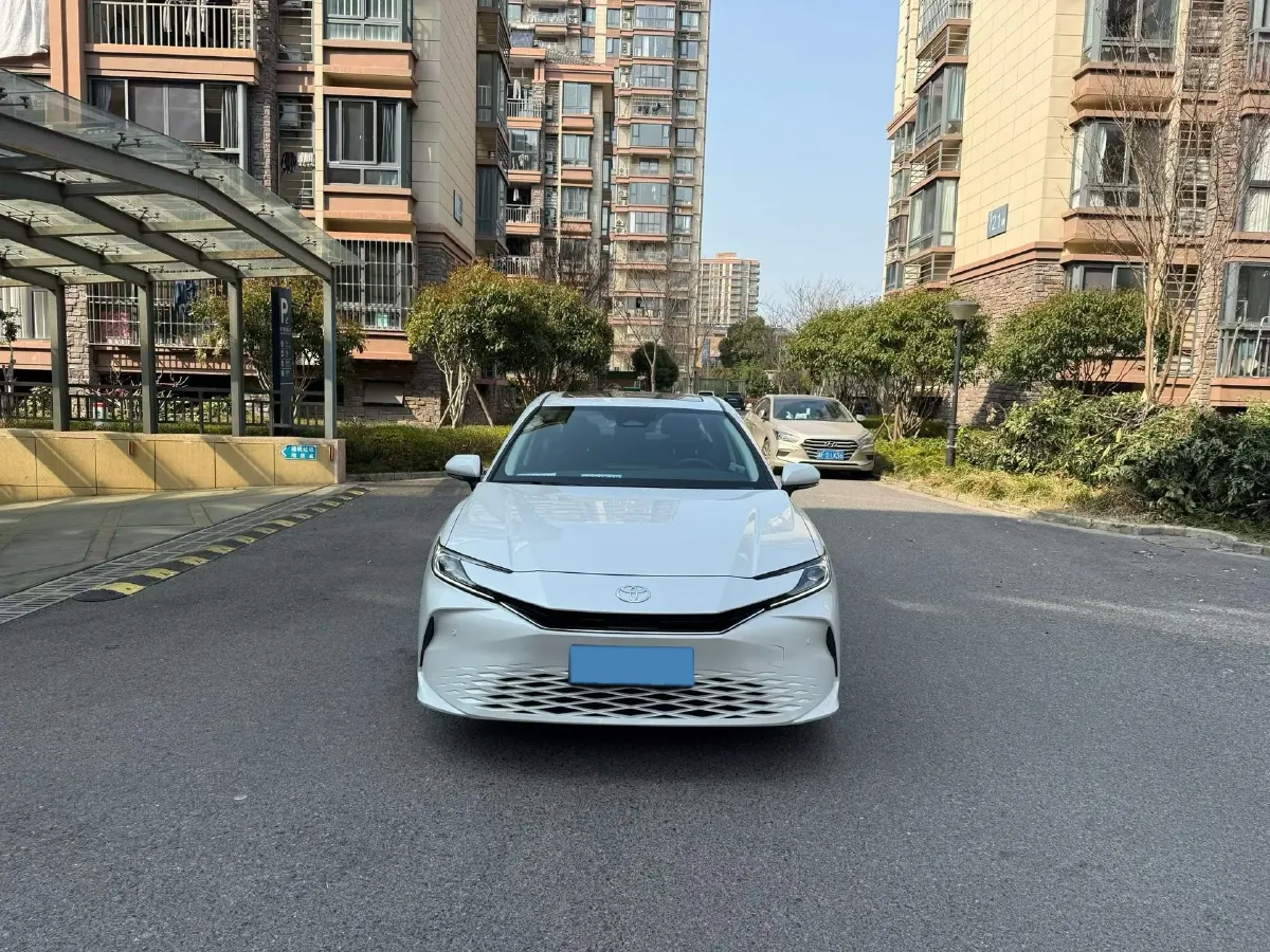 2024 Toyota Camry 2.0L 152HP L4 E-CVT Hybrid,autocango,china used car exporter,china ev exporter,chinese used car exporter,chinese used ev exporter