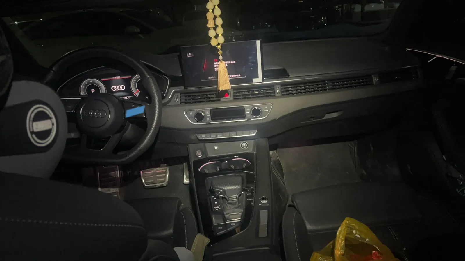 2024 Audi A4L 2.0T 190HP L4 7DCT,autocango,china used car exporter,china ev exporter,chinese used car exporter,chinese used ev exporter