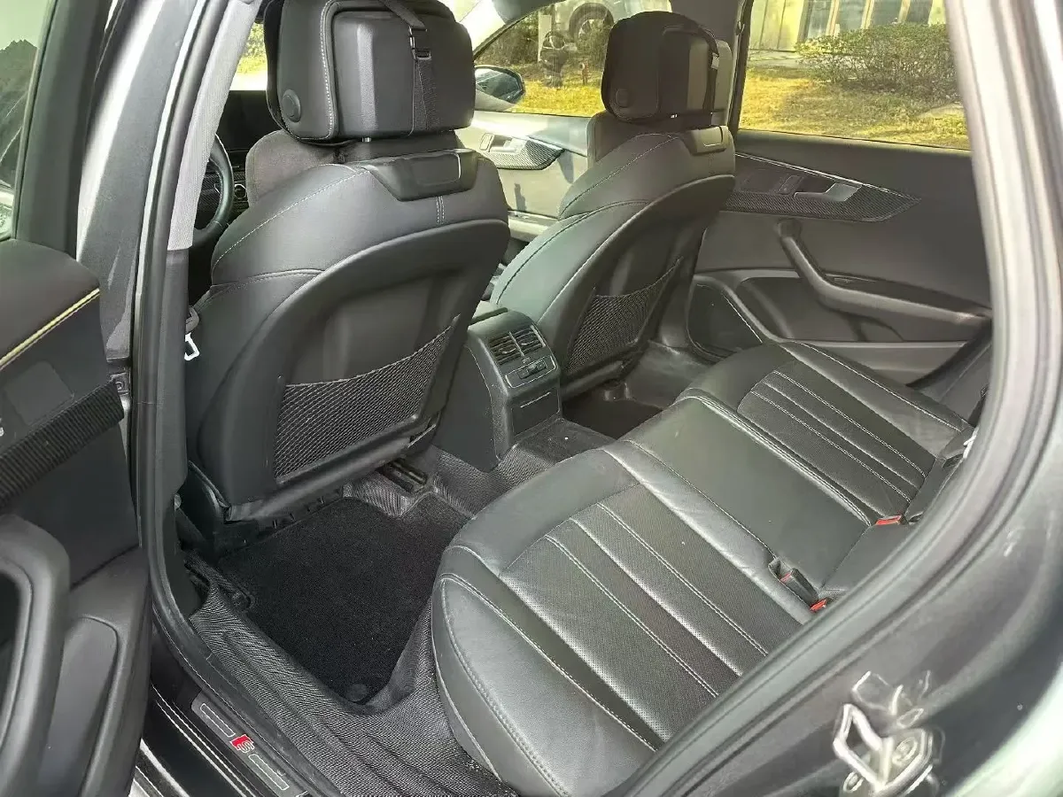 2020 Audi A4L 2.0T 190HP L4 7DCT,autocango,china used car exporter,china ev exporter,chinese used car exporter,chinese used ev exporter