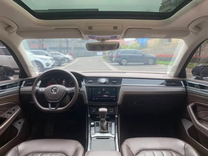 2021 Volkswagen Phideon 2.0T 224HP L4 7DCT,autocango,china used car exporter,china ev exporter,chinese used car exporter,chinese used ev exporter