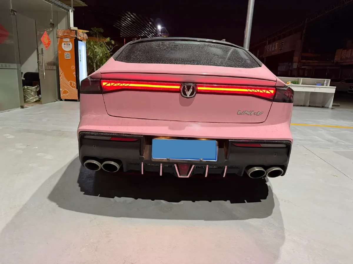 2022 ChangAn UNI-V 1.5T 188HP L4 7DCT,autocango,china used car exporter,china ev exporter,chinese used car exporter,chinese used ev exporter