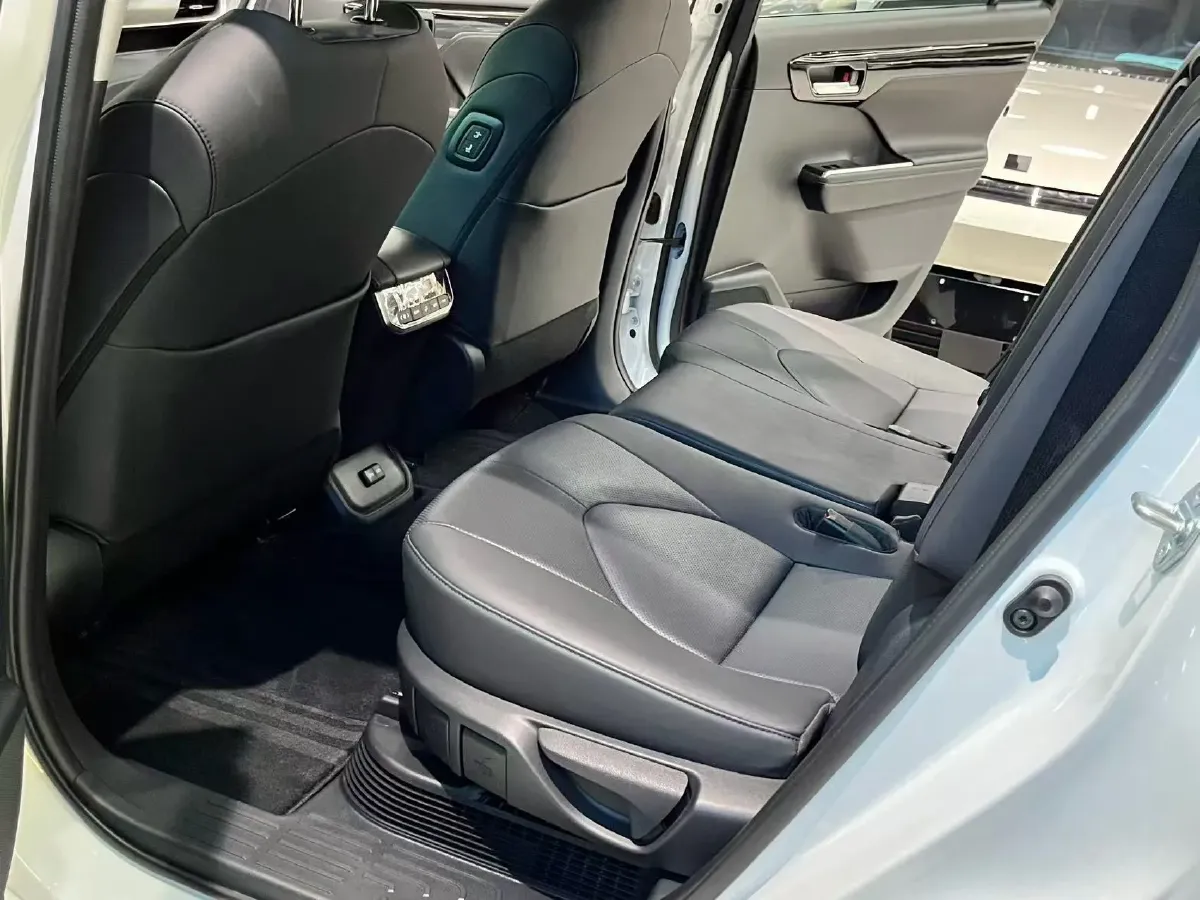 2024 Toyota Highlander 2.5L 189HP L4 E-CVT Hybrid,autocango,china used car exporter,china ev exporter,chinese used car exporter,chinese used ev exporter