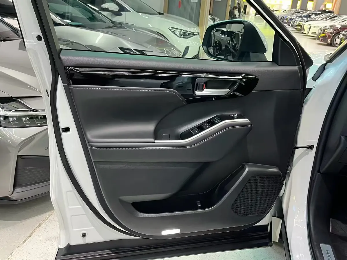 2024 Toyota Highlander 2.5L 189HP L4 E-CVT Hybrid,autocango,china used car exporter,china ev exporter,chinese used car exporter,chinese used ev exporter