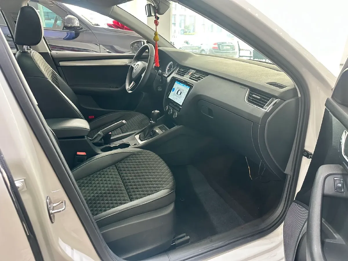 2019 Skoda Octavia 1.5L 116HP L4 6AT,autocango,china used car exporter,china ev exporter,chinese used car exporter,chinese used ev exporter