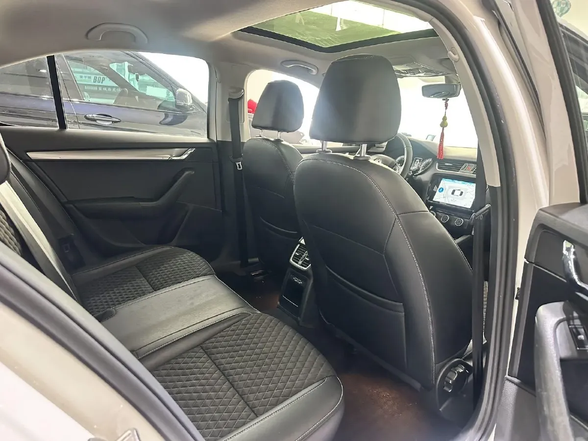 2019 Skoda Octavia 1.5L 116HP L4 6AT,autocango,china used car exporter,china ev exporter,chinese used car exporter,chinese used ev exporter