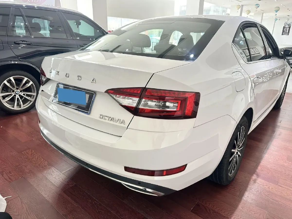 2019 Skoda Octavia 1.5L 116HP L4 6AT,autocango,china used car exporter,china ev exporter,chinese used car exporter,chinese used ev exporter