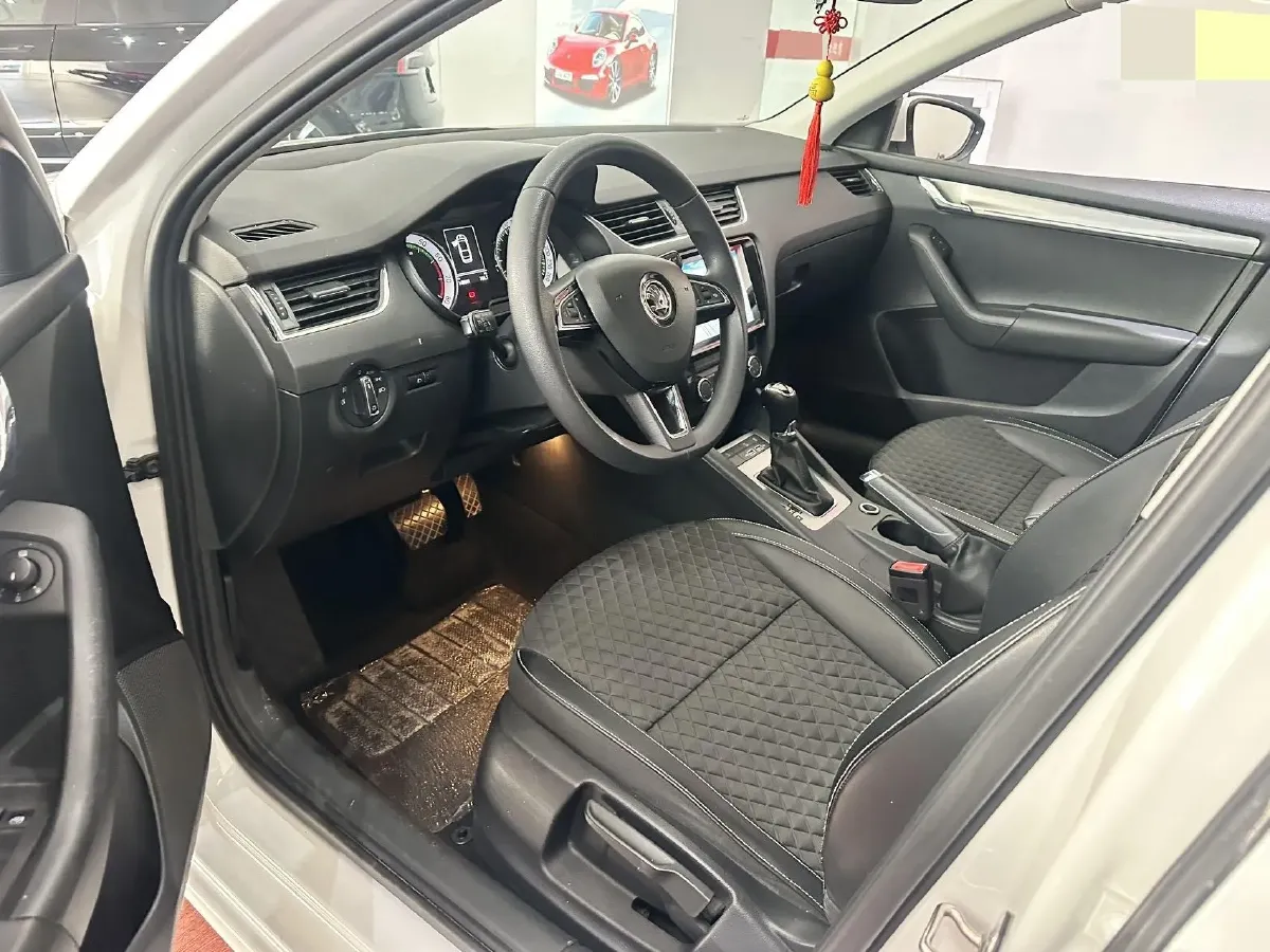 2019 Skoda Octavia 1.5L 116HP L4 6AT,autocango,china used car exporter,china ev exporter,chinese used car exporter,chinese used ev exporter