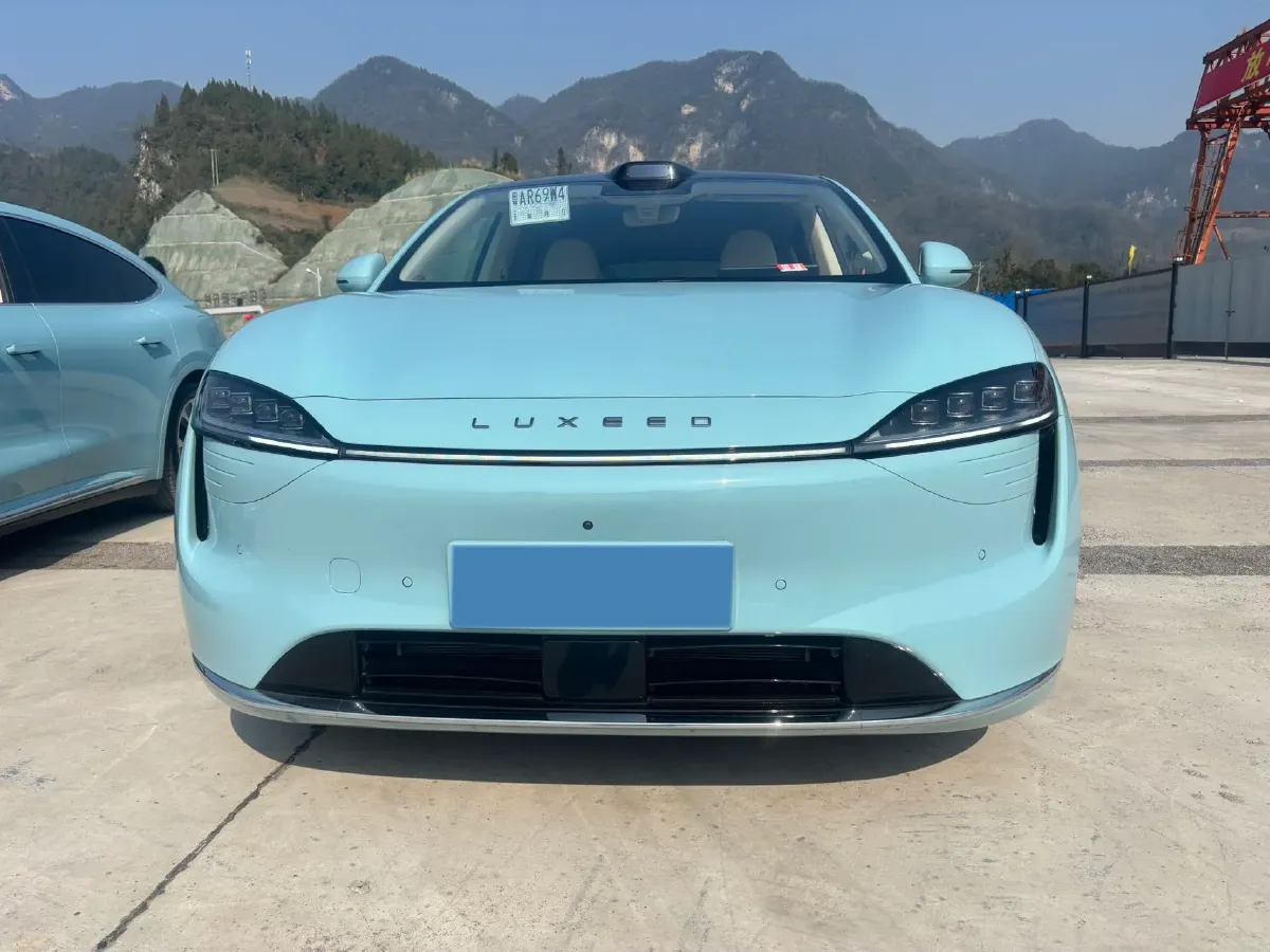 2025 Luxeed R7 REEV 156HP REEV 37KWH,autocango,china used car exporter,china ev exporter,chinese used car exporter,chinese used ev exporter