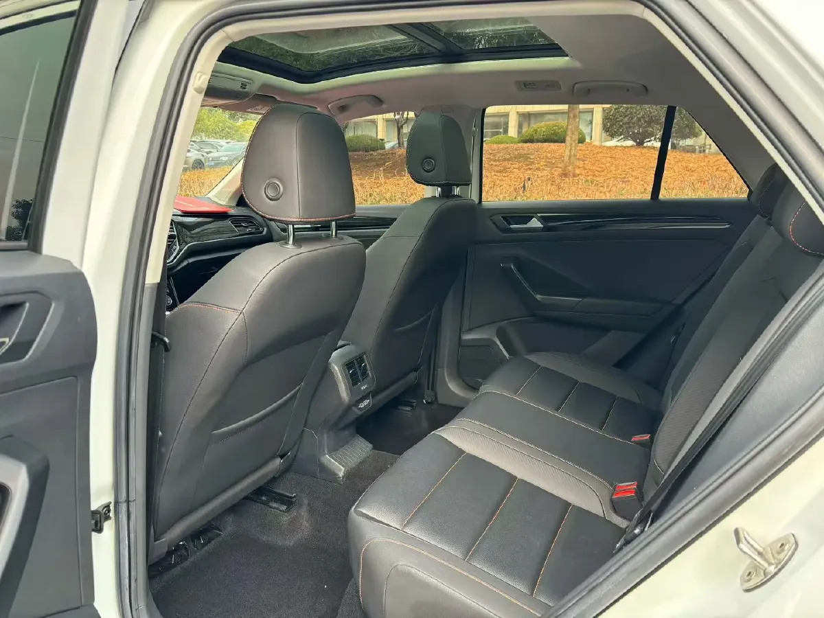 2021 Volkswagen T-Roc 1.4T 150HP L4 7DCT,autocango,china used car exporter,china ev exporter,chinese used car exporter,chinese used ev exporter