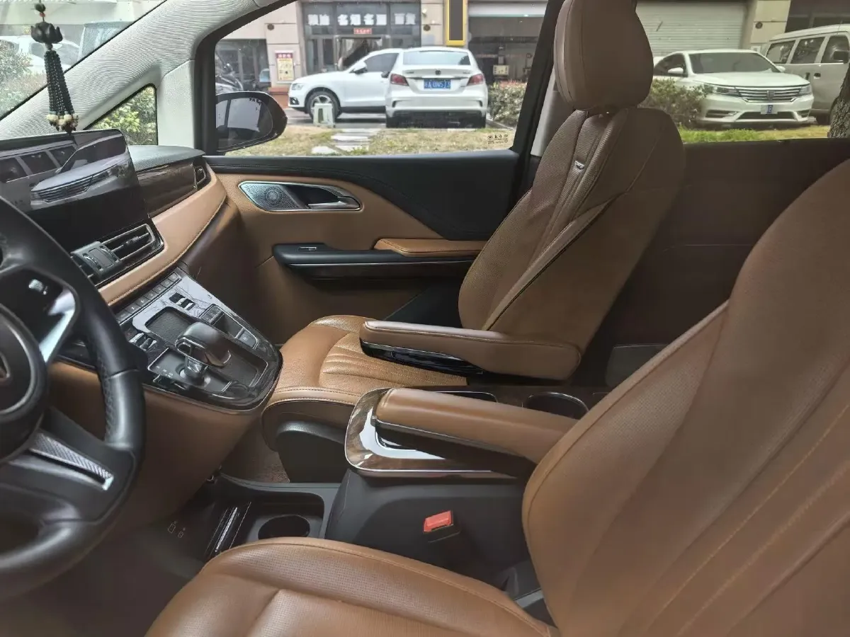 2023 HongQi HQ9 2.0T 252HP L4 8AT,autocango,china used car exporter,china ev exporter,chinese used car exporter,chinese used ev exporter